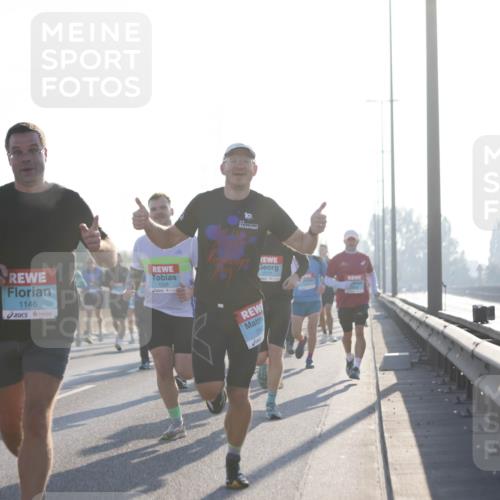 03.10.2025 - Köhlbrandbrückenlauf Jannik Wohlers http://msf.ph/oto/9060590 03.10.2025 09:14:49 Position 3 24, 1146, 1226, 10 meine-sportfotos.de