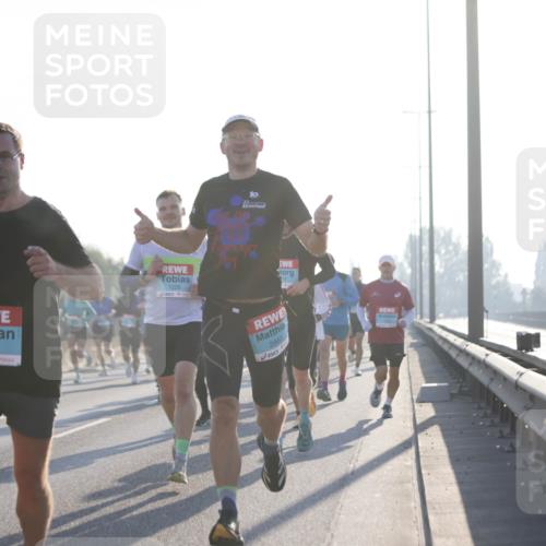 03.10.2025 - Köhlbrandbrückenlauf Jannik Wohlers http://msf.ph/oto/9060601 03.10.2025 09:14:50 Position 3 1146, 10, 1226, 2962 meine-sportfotos.de