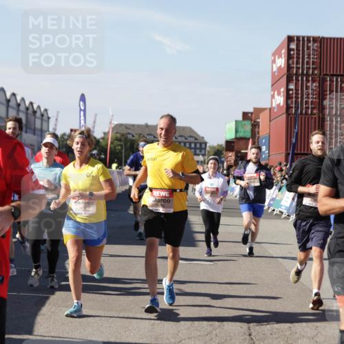 03.10.2025 - Köhlbrandbrückenlauf Jannik Wohlers http://msf.ph/oto/9060602 03.10.2025 13:12:59 Ziel 4446, 4487, 4528, 4559, 4628, 4671, 4748, 4965, 5051, 5381, 5673, 5674, 6303, 6496, 6497, 6530, 6791 meine-sportfotos.de