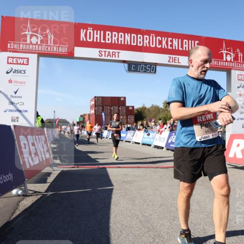 03.10.2025 - Köhlbrandbrückenlauf Lena Gebhardt http://msf.ph/oto/9060605 03.10.2025 13:10:51 Ziel 4081, 4352, 4401, 4412, 4488, 4547, 4689, 4862, 5753, 5791, 6269, 6273, 6274, 6665 meine-sportfotos.de