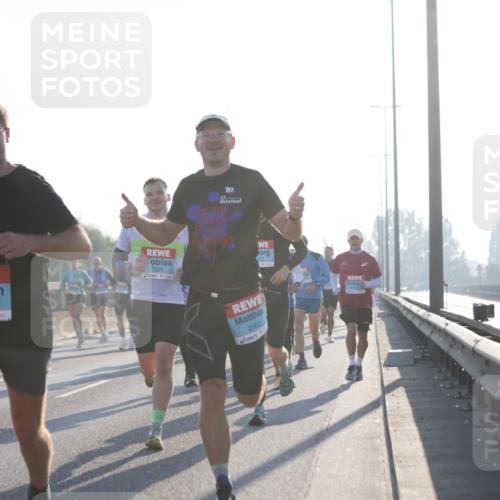 03.10.2025 - Köhlbrandbrückenlauf Jannik Wohlers http://msf.ph/oto/9060610 03.10.2025 09:14:50 Position 3 1146, 1226, 23, 777, 2962 meine-sportfotos.de