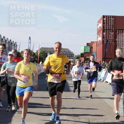 03.10.2025 - Köhlbrandbrückenlauf Jannik Wohlers http://msf.ph/oto/9060624 03.10.2025 13:13:00 Ziel 4446, 4487, 4528, 4559, 4628, 4671, 4748, 4965, 5051, 5381, 5673, 5674, 6303, 6496, 6497, 6530, 6705, 6791 meine-sportfotos.de