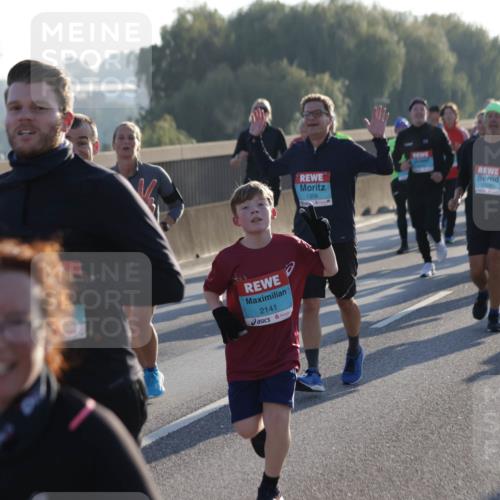 03.10.2025 - Köhlbrandbrückenlauf Jannik Wohlers http://msf.ph/oto/9060626 03.10.2025 09:22:42 Position 3 2141, 1358 meine-sportfotos.de