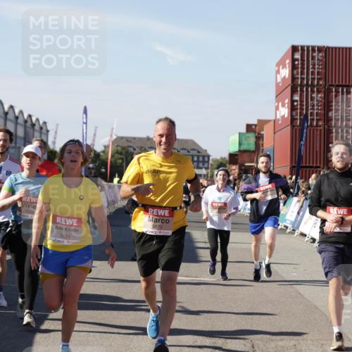 03.10.2025 - Köhlbrandbrückenlauf Jannik Wohlers http://msf.ph/oto/9060630 03.10.2025 13:13:00 Ziel 4446, 4487, 4528, 4559, 4628, 4671, 4748, 4965, 5051, 5381, 5673, 5674, 6303, 6496, 6497, 6530, 6705, 6791 meine-sportfotos.de