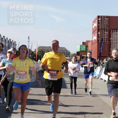 03.10.2025 - Köhlbrandbrückenlauf Jannik Wohlers http://msf.ph/oto/9060633 03.10.2025 13:13:00 Ziel 4446, 4487, 4528, 4559, 4628, 4671, 4748, 4965, 5051, 5381, 5673, 5674, 6303, 6496, 6497, 6530, 6705, 6791 meine-sportfotos.de