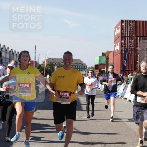 03.10.2025 - Köhlbrandbrückenlauf Jannik Wohlers http://msf.ph/oto/9060641 03.10.2025 13:13:00 Ziel 4446, 4487, 4528, 4559, 4628, 4671, 4748, 4965, 5051, 5381, 5673, 5674, 6303, 6496, 6497, 6530, 6705, 6791 meine-sportfotos.de