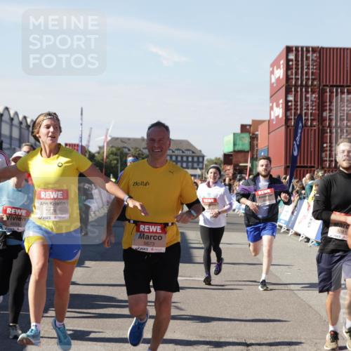 03.10.2025 - Köhlbrandbrückenlauf Jannik Wohlers http://msf.ph/oto/9060643 03.10.2025 13:13:00 Ziel 4446, 4487, 4528, 4559, 4628, 4671, 4748, 4965, 5051, 5381, 5673, 5674, 6303, 6496, 6497, 6530, 6705, 6791 meine-sportfotos.de