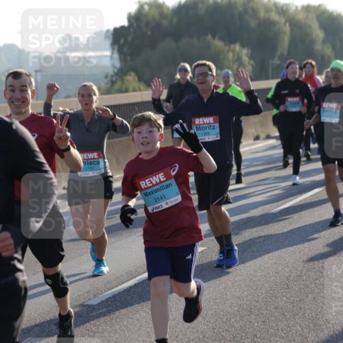 03.10.2025 - Köhlbrandbrückenlauf Jannik Wohlers http://msf.ph/oto/9060653 03.10.2025 09:22:42 Position 3 3826, 1707, 2141, 1358 meine-sportfotos.de