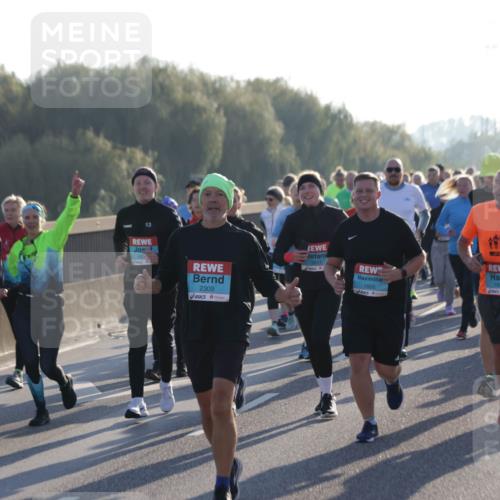 03.10.2025 - Köhlbrandbrückenlauf Jannik Wohlers http://msf.ph/oto/9060656 03.10.2025 09:22:43 Position 3 8, 2309, 2617, 1853, 1855 meine-sportfotos.de