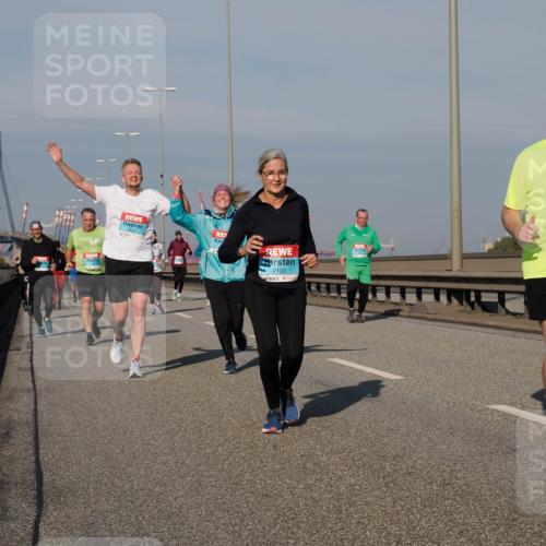 03.10.2025 - Köhlbrandbrückenlauf Fabian Wolf http://msf.ph/oto/9060658 03.10.2025 10:05:21 Position 3 1, 3520, 2103, 2739 meine-sportfotos.de