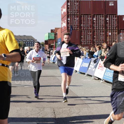 03.10.2025 - Köhlbrandbrückenlauf Jannik Wohlers http://msf.ph/oto/9060659 03.10.2025 13:13:01 Ziel 4446, 4487, 4528, 4559, 4628, 4671, 4748, 4965, 5051, 5381, 5673, 5674, 6303, 6496, 6497, 6530, 6705, 6742, 6791 meine-sportfotos.de