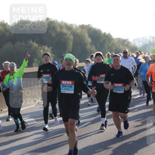 03.10.2025 - Köhlbrandbrückenlauf Jannik Wohlers http://msf.ph/oto/9060661 03.10.2025 09:22:43 Position 3 13, 2309, 2617, 1855, 1853 meine-sportfotos.de
