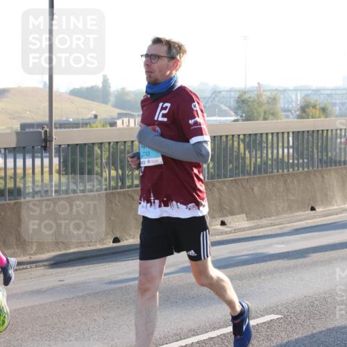 03.10.2025 - Köhlbrandbrückenlauf Lena Gebhardt http://msf.ph/oto/9060664 03.10.2025 09:19:22 Position 1 12, 2743, 1340 meine-sportfotos.de