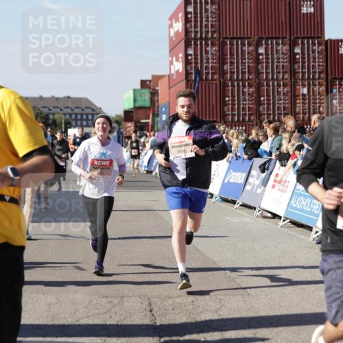 03.10.2025 - Köhlbrandbrückenlauf Jannik Wohlers http://msf.ph/oto/9060665 03.10.2025 13:13:01 Ziel 4446, 4487, 4528, 4559, 4628, 4671, 4748, 4965, 5051, 5381, 5673, 5674, 6303, 6496, 6497, 6530, 6705, 6742, 6791 meine-sportfotos.de
