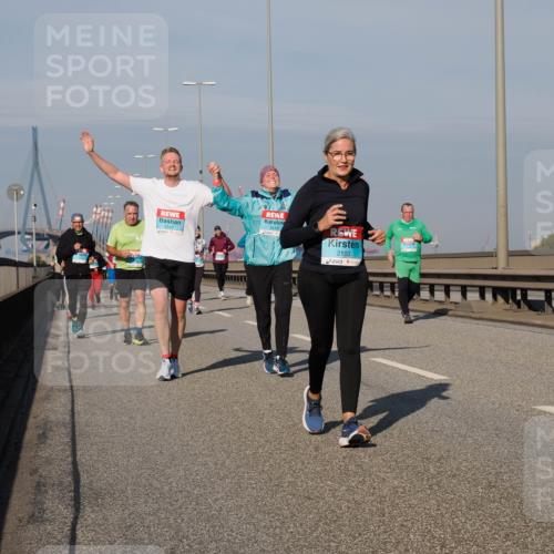 03.10.2025 - Köhlbrandbrückenlauf Fabian Wolf http://msf.ph/oto/9060668 03.10.2025 10:05:21 Position 3 3520, 3519, 2103 meine-sportfotos.de