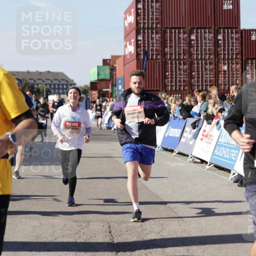 03.10.2025 - Köhlbrandbrückenlauf Jannik Wohlers http://msf.ph/oto/9060671 03.10.2025 13:13:01 Ziel 4446, 4487, 4528, 4559, 4628, 4671, 4748, 4965, 5051, 5381, 5673, 5674, 6303, 6496, 6497, 6530, 6705, 6742, 6791 meine-sportfotos.de