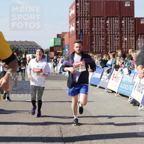 03.10.2025 - Köhlbrandbrückenlauf Jannik Wohlers http://msf.ph/oto/9060679 03.10.2025 13:13:01 Ziel 4446, 4487, 4528, 4559, 4628, 4671, 4748, 4965, 5051, 5381, 5673, 5674, 6303, 6496, 6497, 6530, 6705, 6742, 6791 meine-sportfotos.de