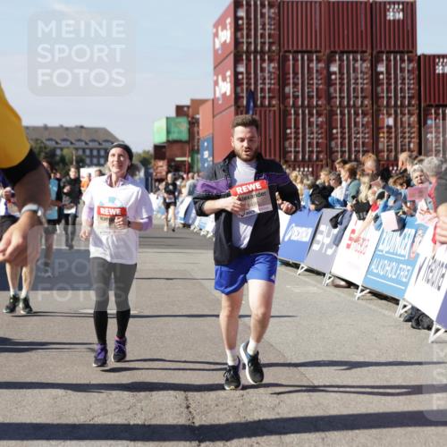 03.10.2025 - Köhlbrandbrückenlauf Jannik Wohlers http://msf.ph/oto/9060683 03.10.2025 13:13:01 Ziel 4446, 4487, 4528, 4559, 4628, 4671, 4748, 4965, 5051, 5381, 5673, 5674, 6303, 6496, 6497, 6530, 6705, 6742, 6791 meine-sportfotos.de