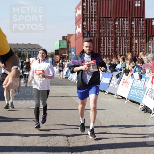 03.10.2025 - Köhlbrandbrückenlauf Jannik Wohlers http://msf.ph/oto/9060688 03.10.2025 13:13:01 Ziel 4446, 4487, 4528, 4559, 4628, 4671, 4748, 4965, 5051, 5381, 5673, 5674, 6303, 6496, 6497, 6530, 6705, 6742, 6791 meine-sportfotos.de