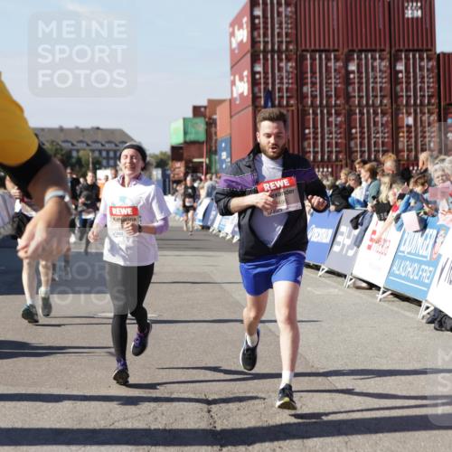 03.10.2025 - Köhlbrandbrückenlauf Jannik Wohlers http://msf.ph/oto/9060694 03.10.2025 13:13:01 Ziel 4446, 4487, 4528, 4559, 4628, 4671, 4748, 4965, 5051, 5381, 5673, 5674, 6303, 6496, 6497, 6530, 6705, 6742, 6791 meine-sportfotos.de