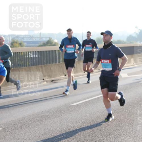 03.10.2025 - Köhlbrandbrückenlauf Lena Gebhardt http://msf.ph/oto/9060698 03.10.2025 09:19:23 Position 1 1340, 3820 meine-sportfotos.de