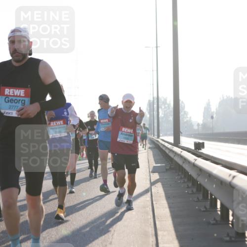 03.10.2025 - Köhlbrandbrückenlauf Jannik Wohlers http://msf.ph/oto/9060706 03.10.2025 09:14:52 Position 3 1247, 2777, 1025, 1033, 57 meine-sportfotos.de