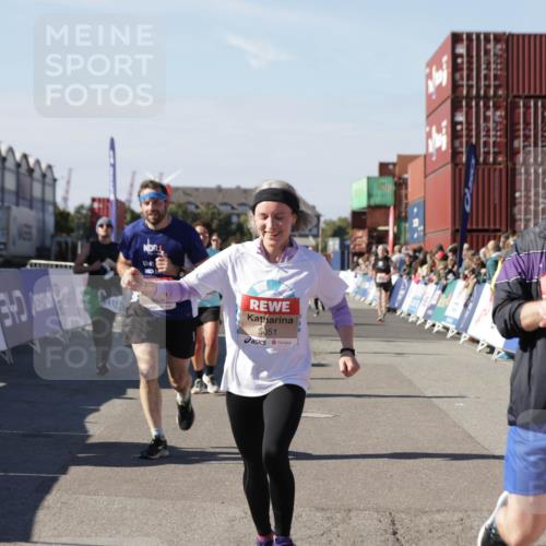 03.10.2025 - Köhlbrandbrückenlauf Jannik Wohlers http://msf.ph/oto/9060708 03.10.2025 13:13:02 Ziel 4446, 4487, 4528, 4559, 4628, 4671, 4748, 4965, 5051, 5381, 5673, 5674, 6303, 6393, 6496, 6497, 6530, 6705, 6742, 6755 meine-sportfotos.de