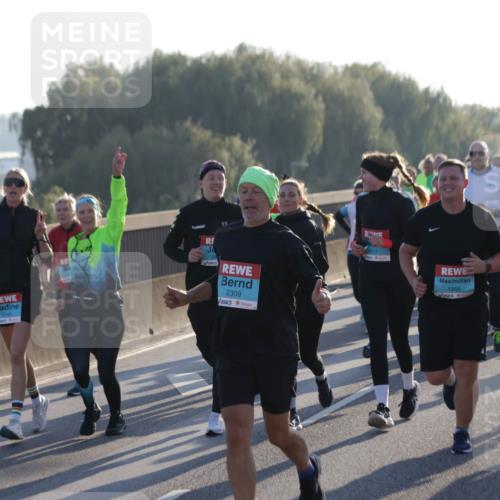 03.10.2025 - Köhlbrandbrückenlauf Jannik Wohlers http://msf.ph/oto/9060709 03.10.2025 09:22:44 Position 3 2309, 1855, 1853, 1 meine-sportfotos.de