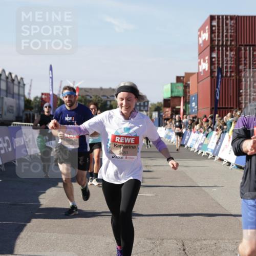 03.10.2025 - Köhlbrandbrückenlauf Jannik Wohlers http://msf.ph/oto/9060714 03.10.2025 13:13:02 Ziel 4446, 4487, 4528, 4559, 4628, 4671, 4748, 4965, 5051, 5381, 5673, 5674, 6303, 6393, 6496, 6497, 6530, 6705, 6742, 6755 meine-sportfotos.de