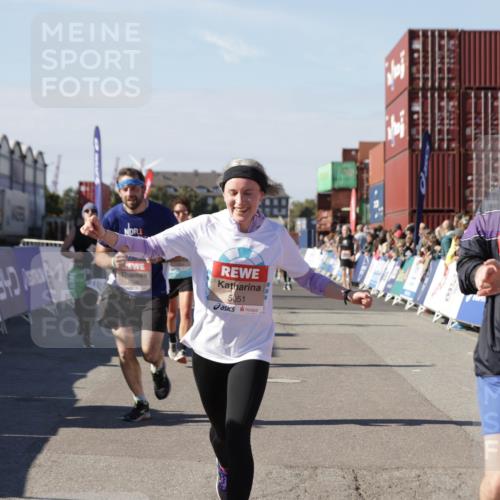 03.10.2025 - Köhlbrandbrückenlauf Jannik Wohlers http://msf.ph/oto/9060718 03.10.2025 13:13:02 Ziel 4446, 4487, 4528, 4559, 4628, 4671, 4748, 4965, 5051, 5381, 5673, 5674, 6303, 6393, 6496, 6497, 6530, 6705, 6742, 6755 meine-sportfotos.de