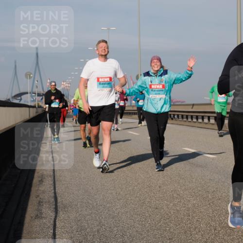 03.10.2025 - Köhlbrandbrückenlauf Fabian Wolf http://msf.ph/oto/9060720 03.10.2025 10:05:22 Position 3 3520, 3519, 2103, 27 meine-sportfotos.de