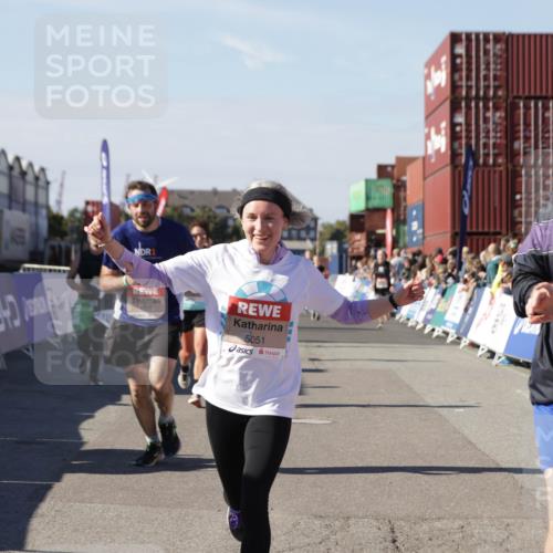 03.10.2025 - Köhlbrandbrückenlauf Jannik Wohlers http://msf.ph/oto/9060723 03.10.2025 13:13:02 Ziel 4446, 4487, 4528, 4559, 4628, 4671, 4748, 4965, 5051, 5381, 5673, 5674, 6303, 6393, 6496, 6497, 6530, 6705, 6742, 6755 meine-sportfotos.de
