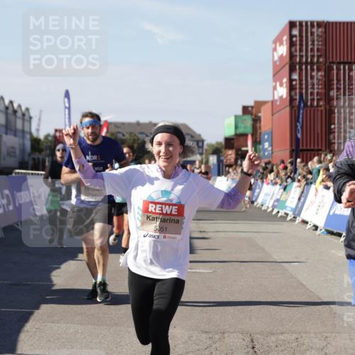 03.10.2025 - Köhlbrandbrückenlauf Jannik Wohlers http://msf.ph/oto/9060724 03.10.2025 13:13:02 Ziel 4446, 4487, 4528, 4559, 4628, 4671, 4748, 4965, 5051, 5381, 5673, 5674, 6303, 6393, 6496, 6497, 6530, 6705, 6742, 6755 meine-sportfotos.de