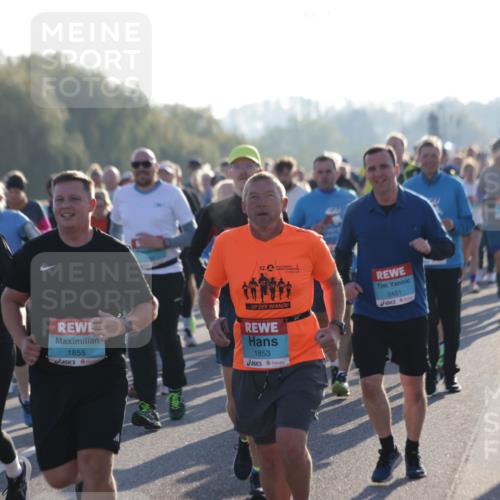 03.10.2025 - Köhlbrandbrückenlauf Jannik Wohlers http://msf.ph/oto/9060727 03.10.2025 09:22:45 Position 3 2617, 1855, 1853, 2451 meine-sportfotos.de