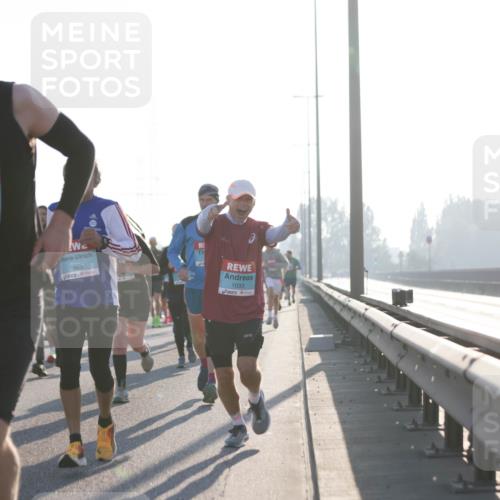 03.10.2025 - Köhlbrandbrückenlauf Jannik Wohlers http://msf.ph/oto/9060735 03.10.2025 09:14:52 Position 3 2777, 1025, 1033, 51 meine-sportfotos.de