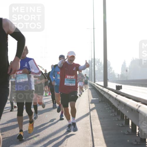 03.10.2025 - Köhlbrandbrückenlauf Jannik Wohlers http://msf.ph/oto/9060741 03.10.2025 09:14:52 Position 3 2777, 1025, 1033, 51 meine-sportfotos.de