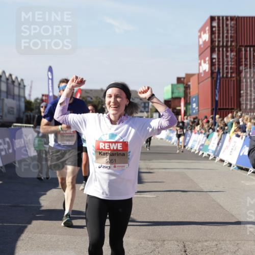 03.10.2025 - Köhlbrandbrückenlauf Jannik Wohlers http://msf.ph/oto/9060746 03.10.2025 13:13:03 Ziel 4446, 4487, 4528, 4559, 4628, 4748, 4965, 5051, 5381, 5673, 5674, 6303, 6393, 6496, 6497, 6530, 6705, 6742, 6755 meine-sportfotos.de
