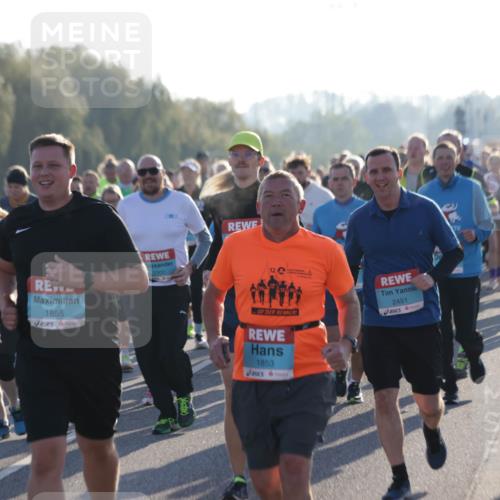 03.10.2025 - Köhlbrandbrückenlauf Jannik Wohlers http://msf.ph/oto/9060750 03.10.2025 09:22:45 Position 3 2617, 1855, 1853, 2451 meine-sportfotos.de