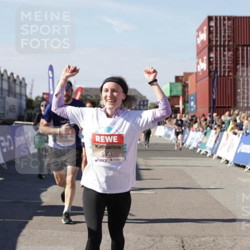 03.10.2025 - Köhlbrandbrückenlauf Jannik Wohlers http://msf.ph/oto/9060751 03.10.2025 13:13:03 Ziel 4446, 4487, 4528, 4559, 4628, 4748, 4965, 5051, 5381, 5673, 5674, 6303, 6393, 6496, 6497, 6530, 6705, 6742, 6755 meine-sportfotos.de