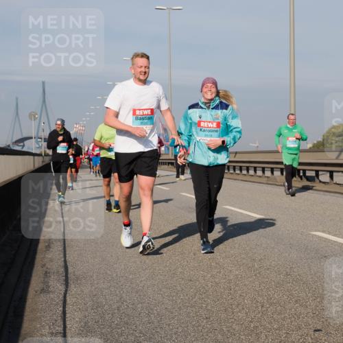 03.10.2025 - Köhlbrandbrückenlauf Fabian Wolf http://msf.ph/oto/9060756 03.10.2025 10:05:23 Position 3 3520, 3519 meine-sportfotos.de
