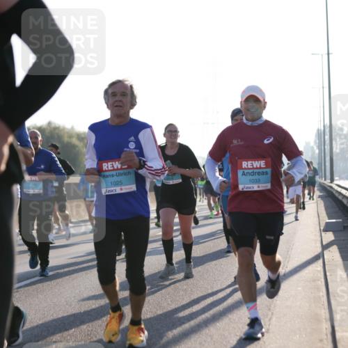 03.10.2025 - Köhlbrandbrückenlauf Jannik Wohlers http://msf.ph/oto/9060769 03.10.2025 09:14:53 Position 3 63, 1025, 1033 meine-sportfotos.de