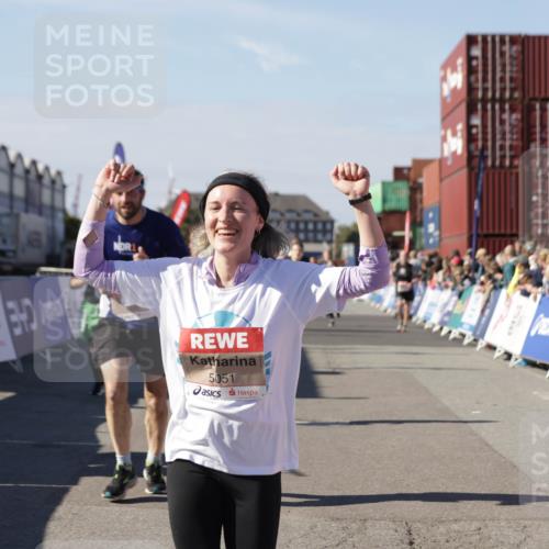 03.10.2025 - Köhlbrandbrückenlauf Jannik Wohlers http://msf.ph/oto/9060771 03.10.2025 13:13:03 Ziel 4446, 4487, 4528, 4559, 4628, 4748, 4965, 5051, 5381, 5673, 5674, 6303, 6393, 6496, 6497, 6530, 6705, 6742, 6755 meine-sportfotos.de