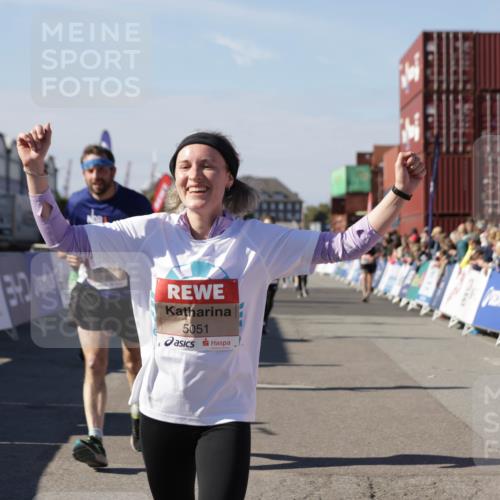 03.10.2025 - Köhlbrandbrückenlauf Jannik Wohlers http://msf.ph/oto/9060779 03.10.2025 13:13:03 Ziel 4446, 4487, 4528, 4559, 4628, 4748, 4965, 5051, 5381, 5673, 5674, 6303, 6393, 6496, 6497, 6530, 6705, 6742, 6755 meine-sportfotos.de
