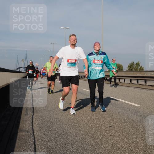 03.10.2025 - Köhlbrandbrückenlauf Fabian Wolf http://msf.ph/oto/9060787 03.10.2025 10:05:24 Position 3 3520, 3519 meine-sportfotos.de
