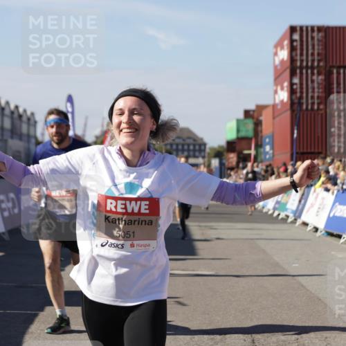 03.10.2025 - Köhlbrandbrückenlauf Jannik Wohlers http://msf.ph/oto/9060790 03.10.2025 13:13:03 Ziel 4446, 4487, 4528, 4559, 4628, 4748, 4965, 5051, 5381, 5673, 5674, 6303, 6393, 6496, 6497, 6530, 6705, 6742, 6755 meine-sportfotos.de