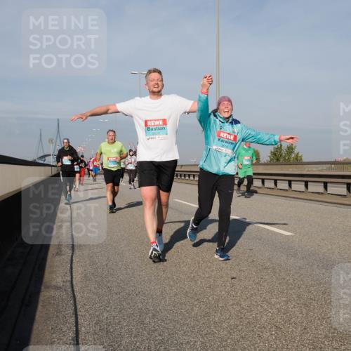 03.10.2025 - Köhlbrandbrückenlauf Fabian Wolf http://msf.ph/oto/9060794 03.10.2025 10:05:24 Position 3 3520, 3519 meine-sportfotos.de