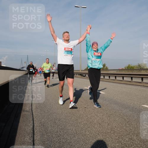 03.10.2025 - Köhlbrandbrückenlauf Fabian Wolf http://msf.ph/oto/9060815 03.10.2025 10:05:25 Position 3 3520, 3519 meine-sportfotos.de