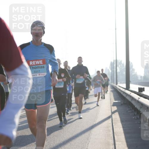 03.10.2025 - Köhlbrandbrückenlauf Jannik Wohlers http://msf.ph/oto/9060816 03.10.2025 09:14:54 Position 3 3317, 51 meine-sportfotos.de