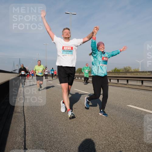 03.10.2025 - Köhlbrandbrückenlauf Fabian Wolf http://msf.ph/oto/9060831 03.10.2025 10:05:25 Position 3 3520, 3519 meine-sportfotos.de