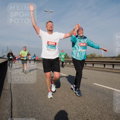 03.10.2025 - Köhlbrandbrückenlauf Fabian Wolf http://msf.ph/oto/9060841 03.10.2025 10:05:25 Position 3 3520, 3519 meine-sportfotos.de